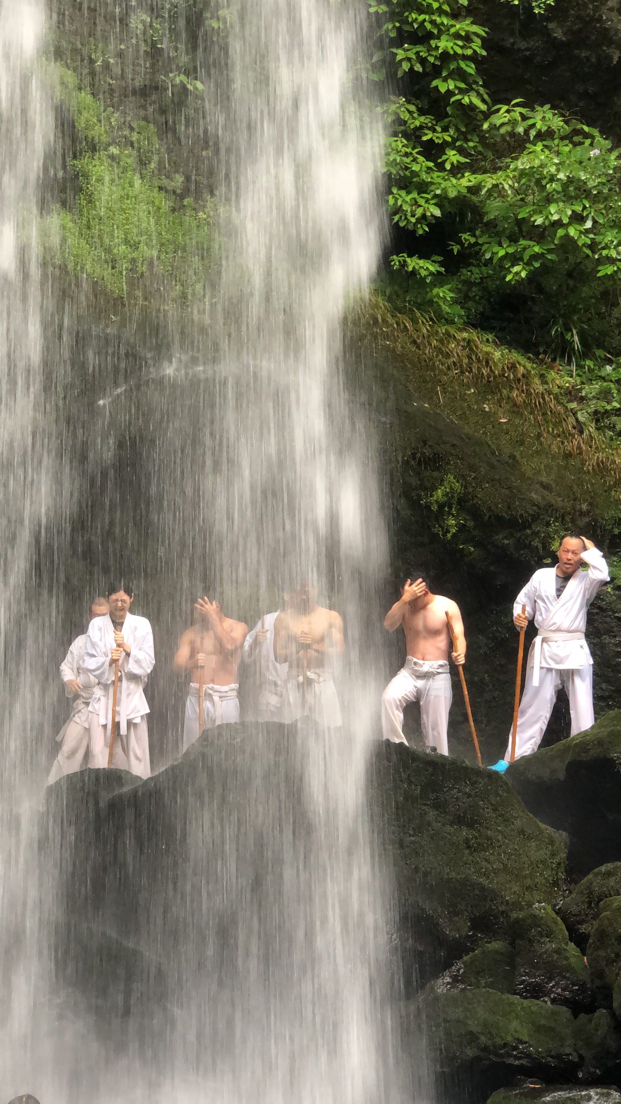 滝行